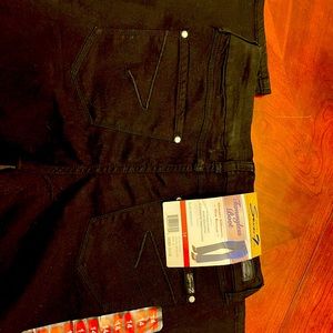 Brand new with tags Silver jeans. Would make a great Christmas 🎅 🎄 Present 🎁